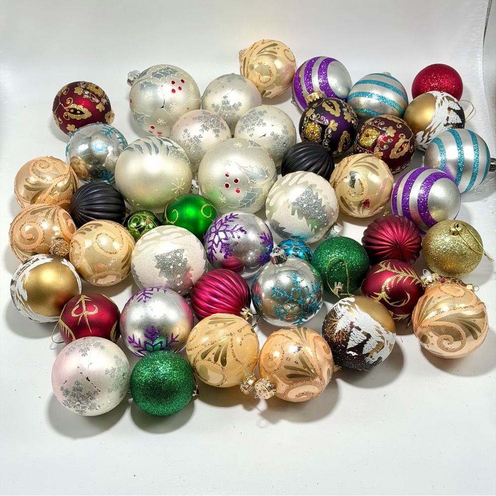 Vintage Mixed Lot of Christmas Holiday Ornaments